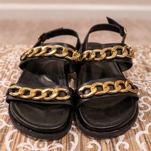 AZALEA WANG TURN UP THE HEAT FLATFORM SANDAL IN BLACK